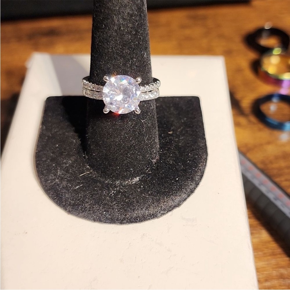 Round Cut 2 piece wedding  set (NEW) - 5ct 